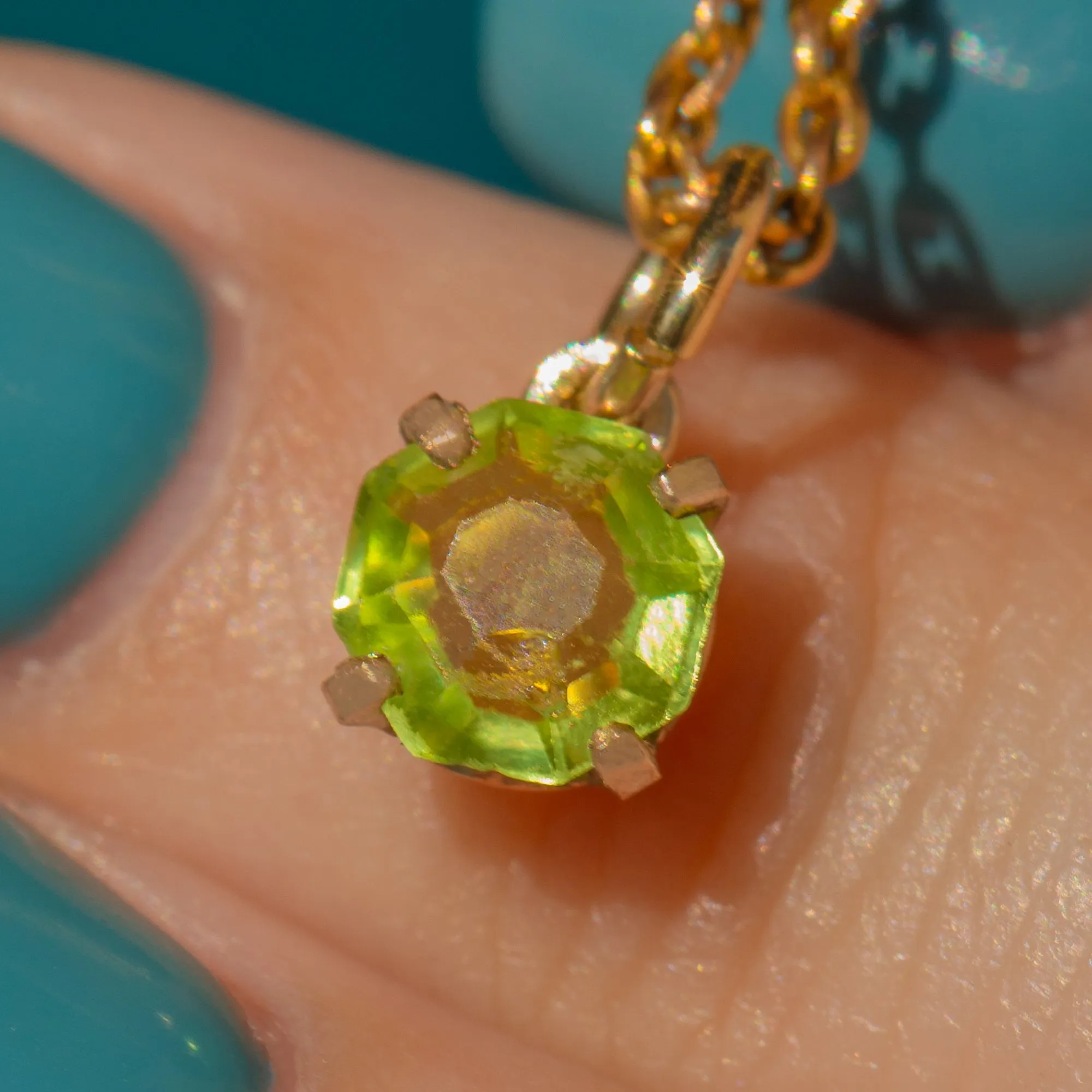 9ct Gold Peridot Charm, 0.75ct