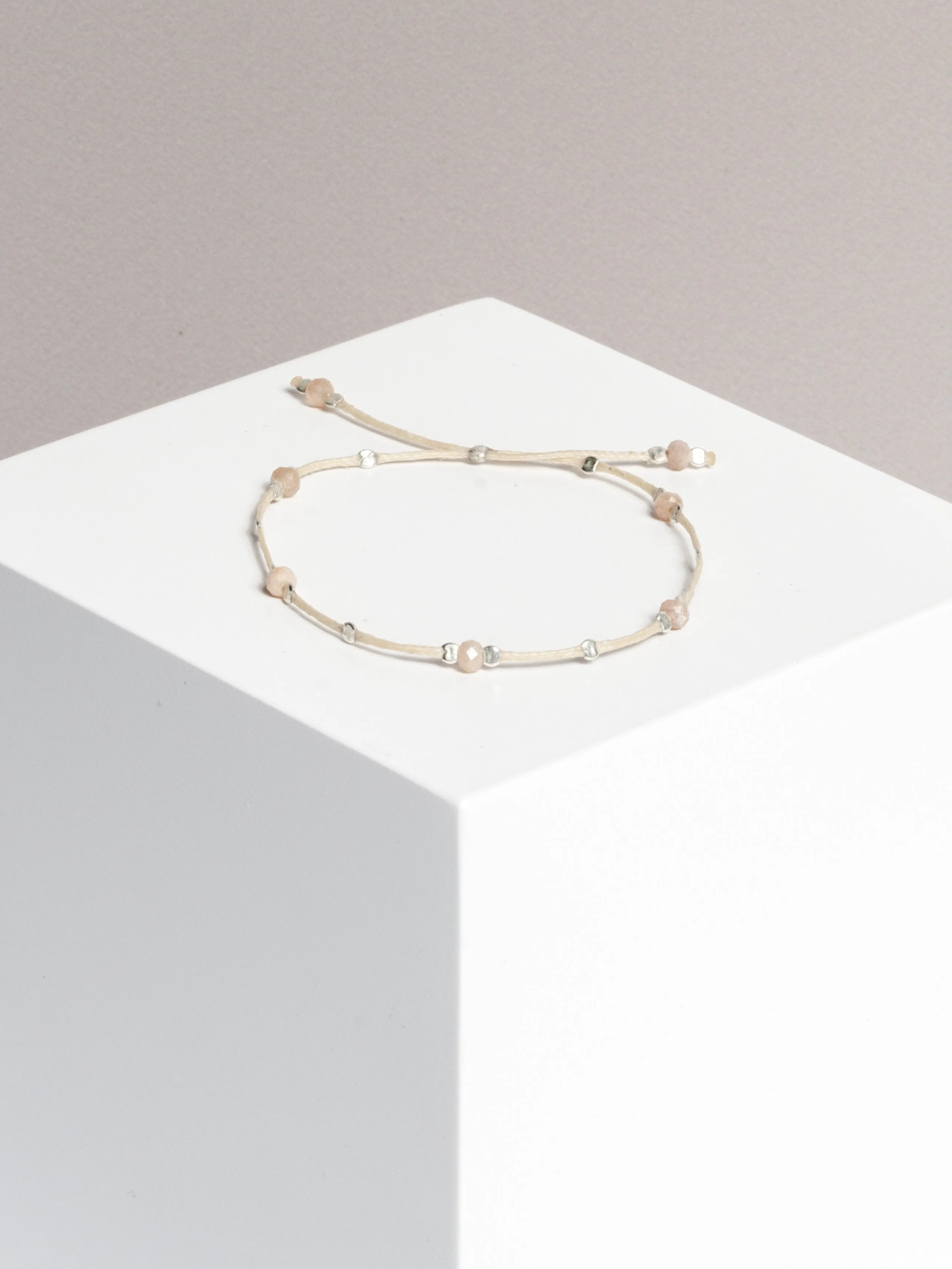 bracelet - CRYSTAL DOTS - peach moonstone