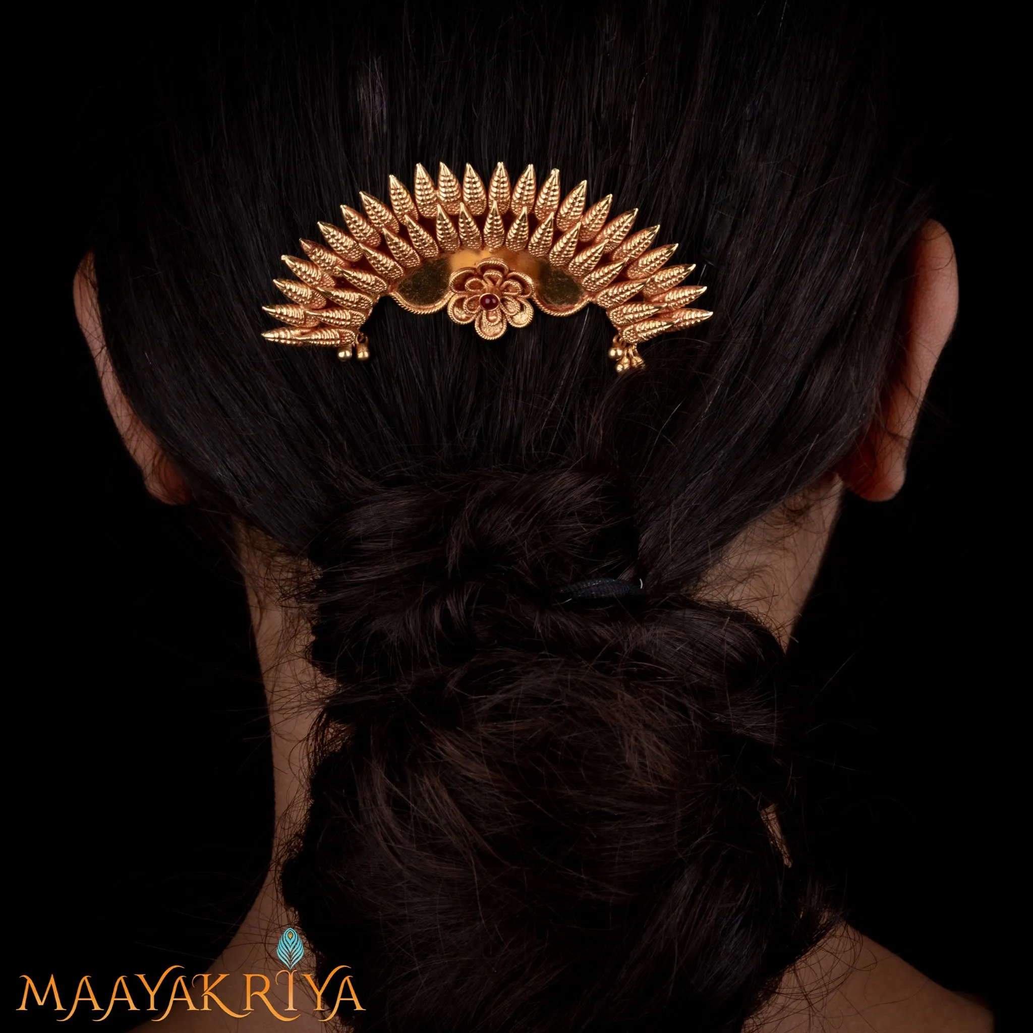 Dvirekha Mallige Moggu Hairpin