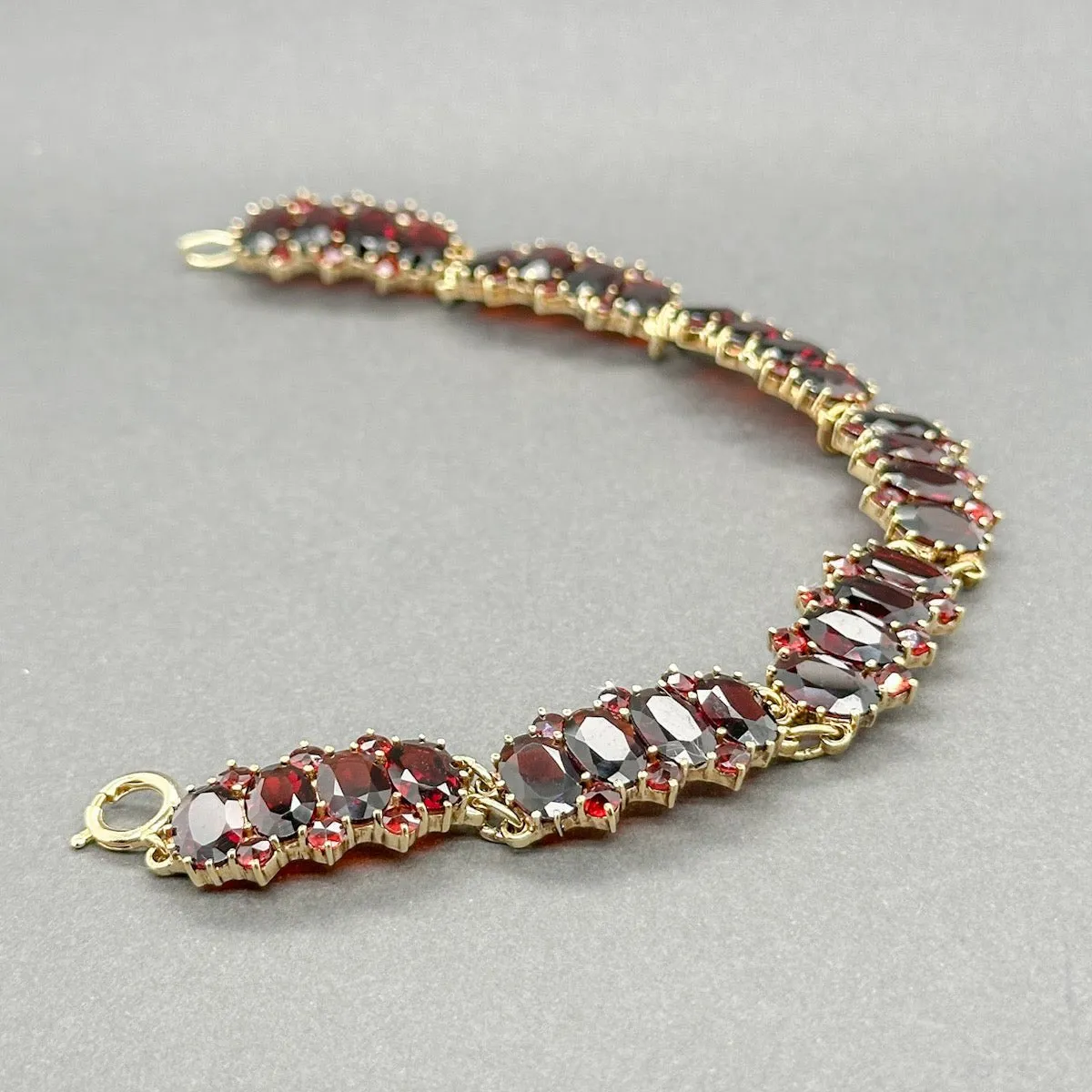 Estate 14K Y Gold 26.60ctw Garnet Bracelet