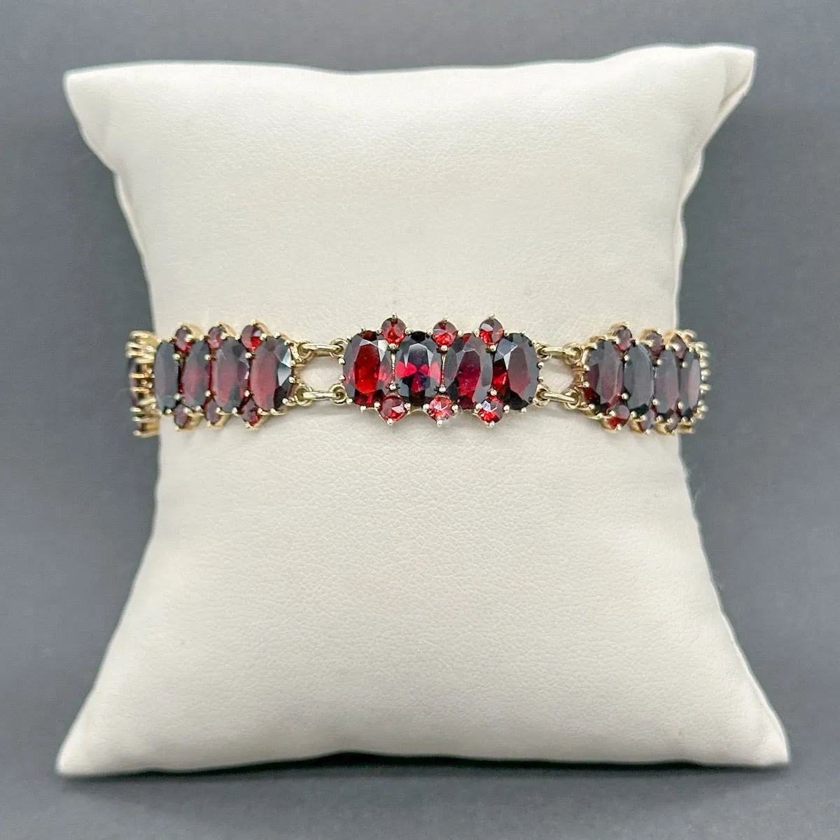 Estate 14K Y Gold 26.60ctw Garnet Bracelet