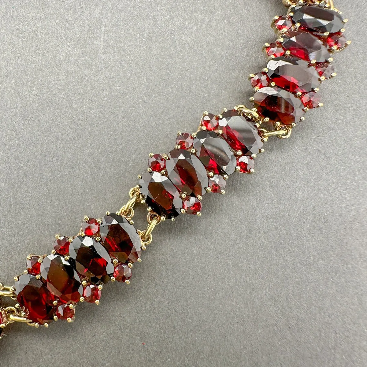 Estate 14K Y Gold 26.60ctw Garnet Bracelet