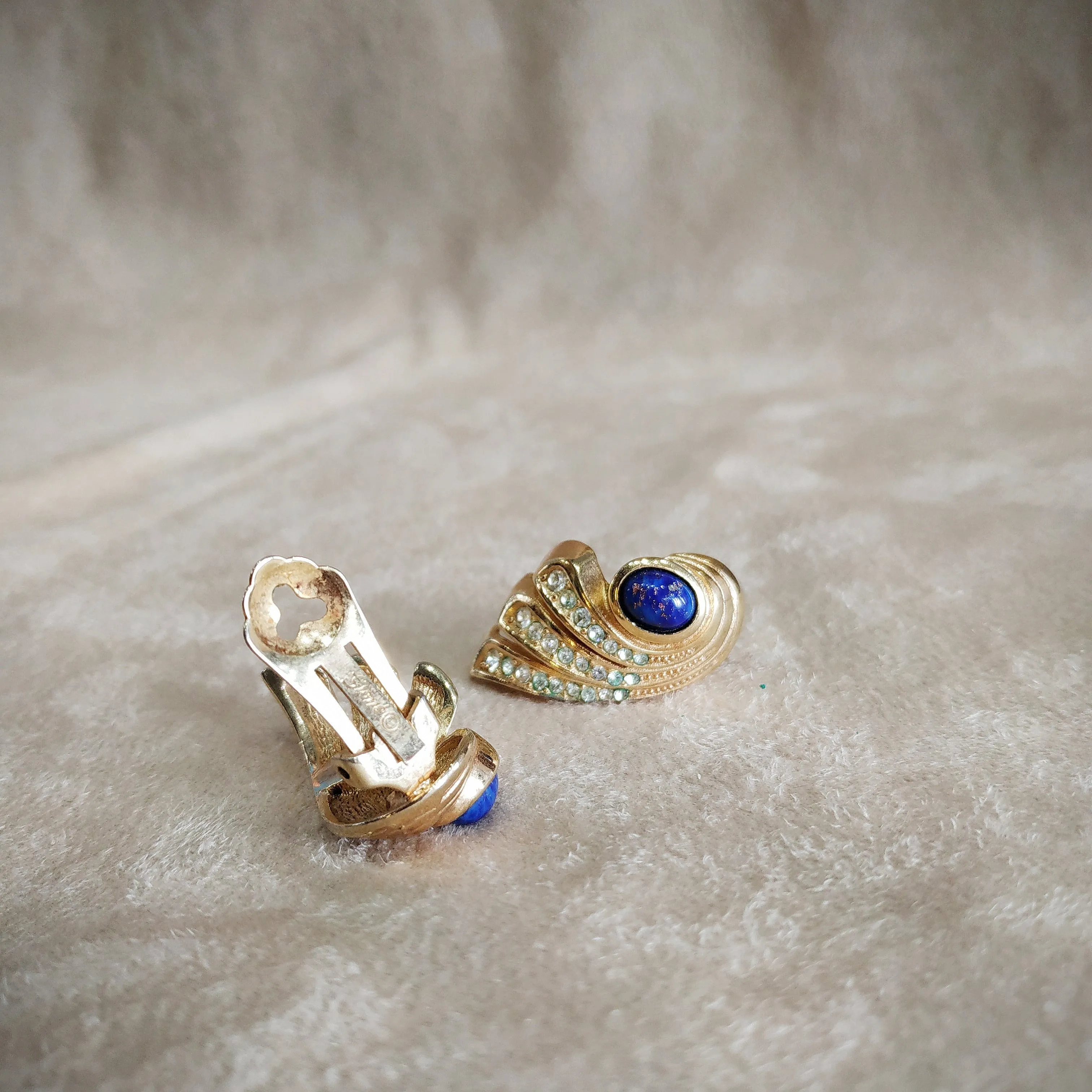 Grosse Vintage Wing Earrings Lapis Gold clip on