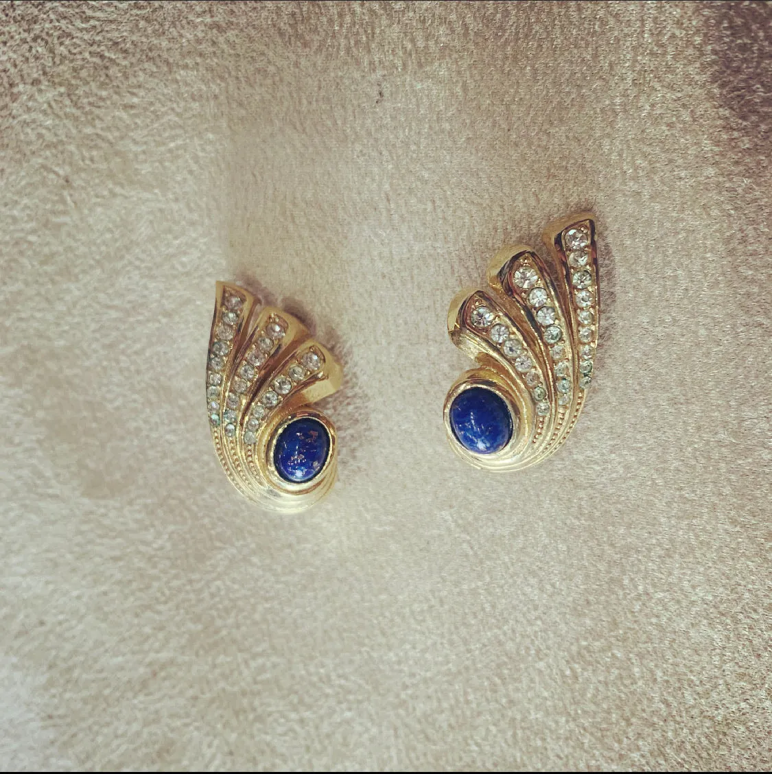 Grosse Vintage Wing Earrings Lapis Gold clip on