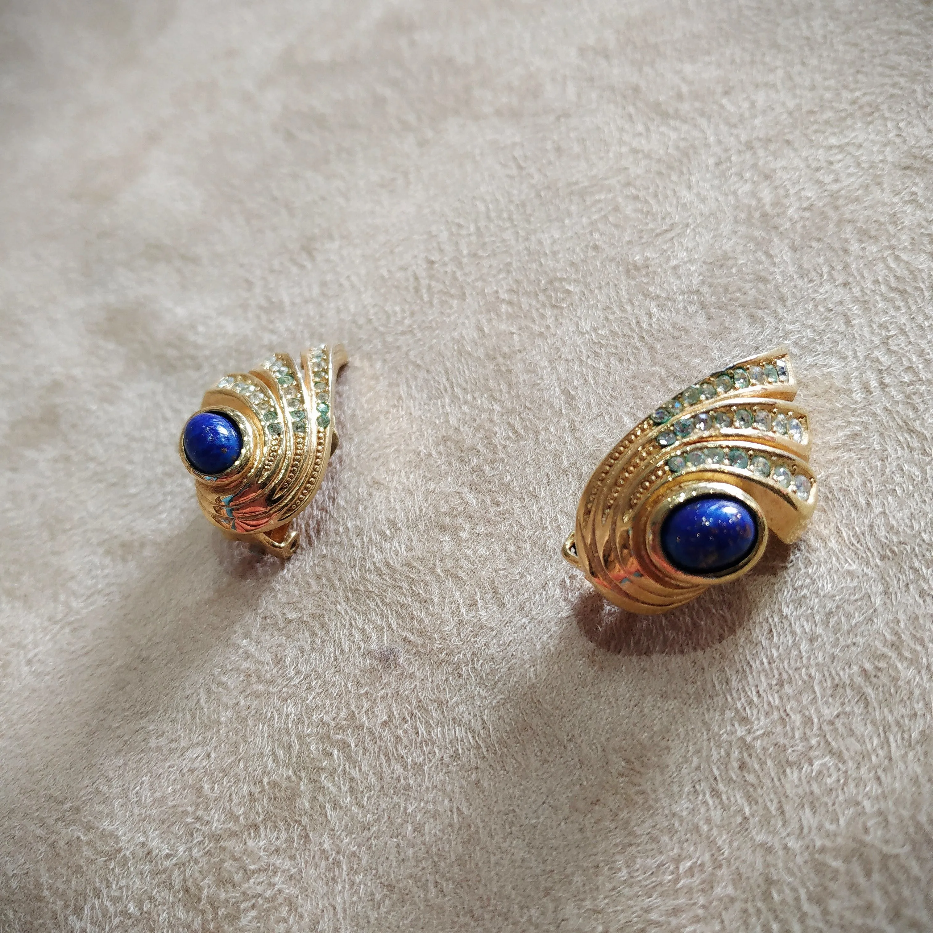 Grosse Vintage Wing Earrings Lapis Gold clip on