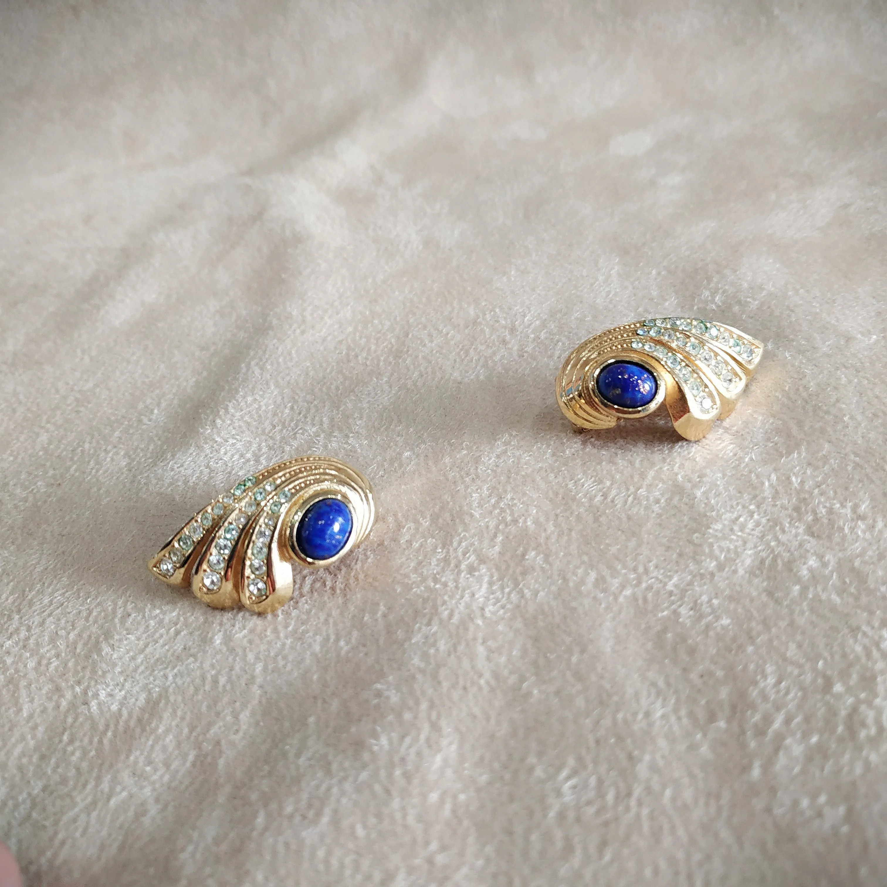 Grosse Vintage Wing Earrings Lapis Gold clip on