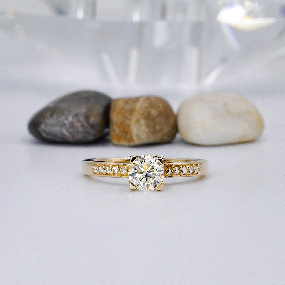 Inexpensive 0.90 CT Round Cut Diamond Engagement Ring in 14 KT Yellow Gold