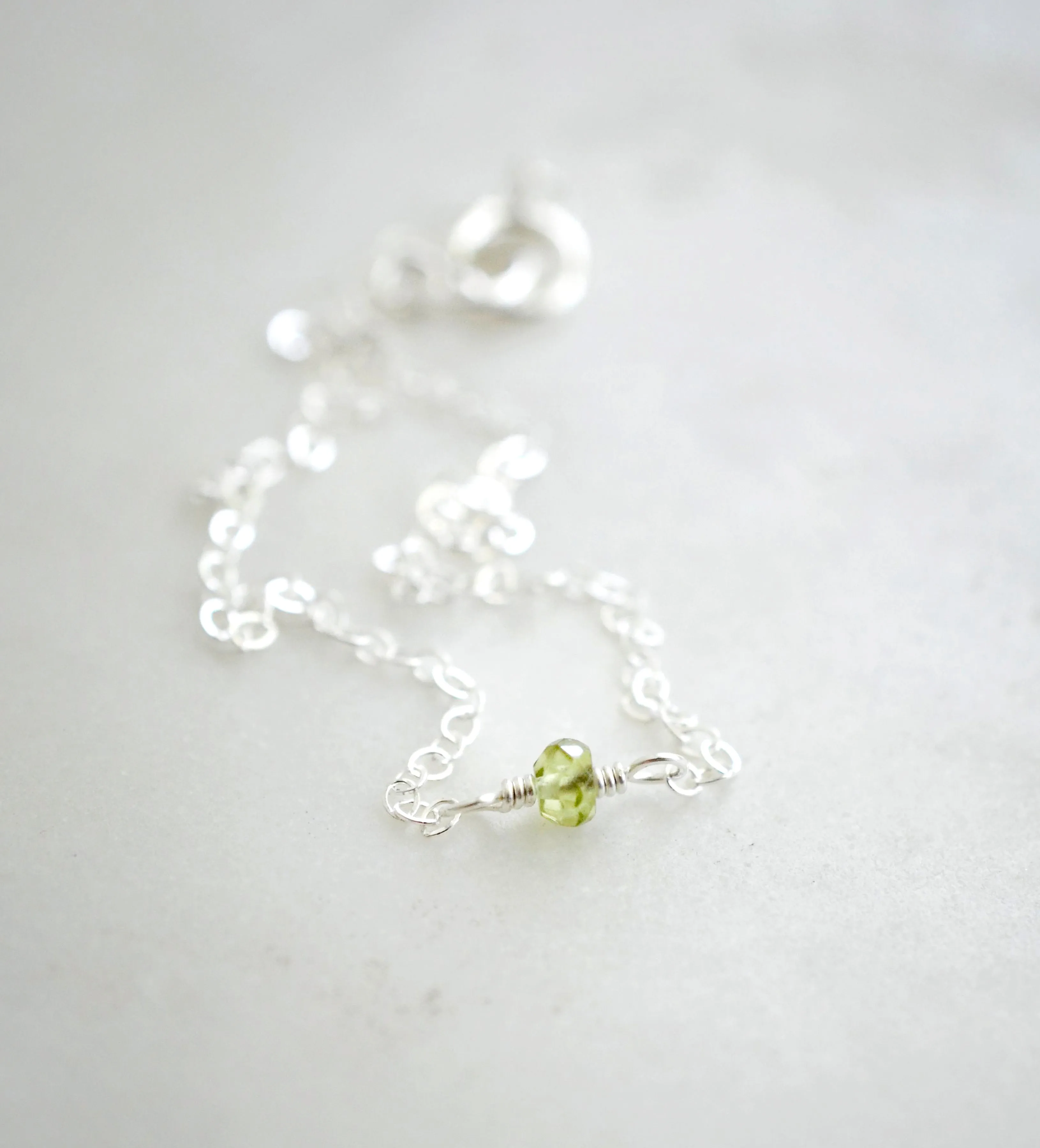 Minimalist Gem Bracelet - Peridot