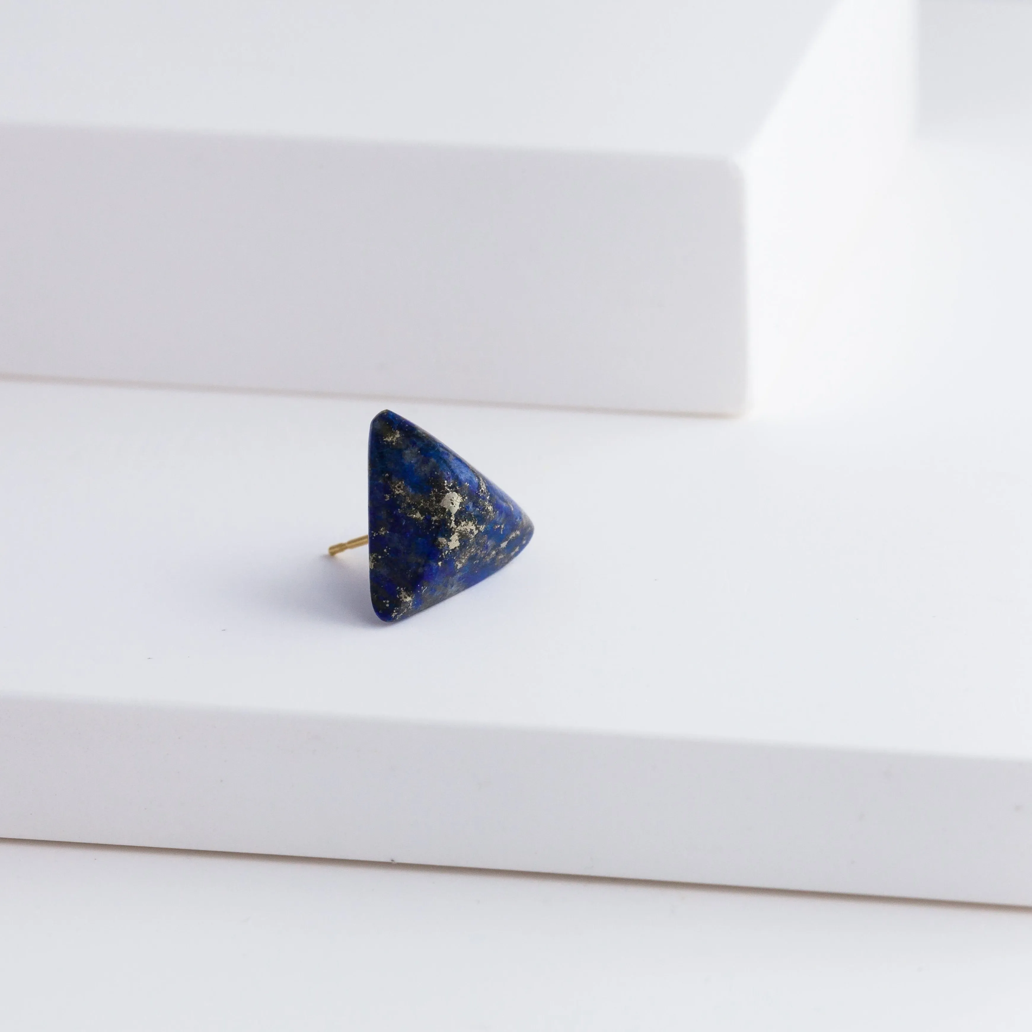 Rough stone lapis lazuli stud