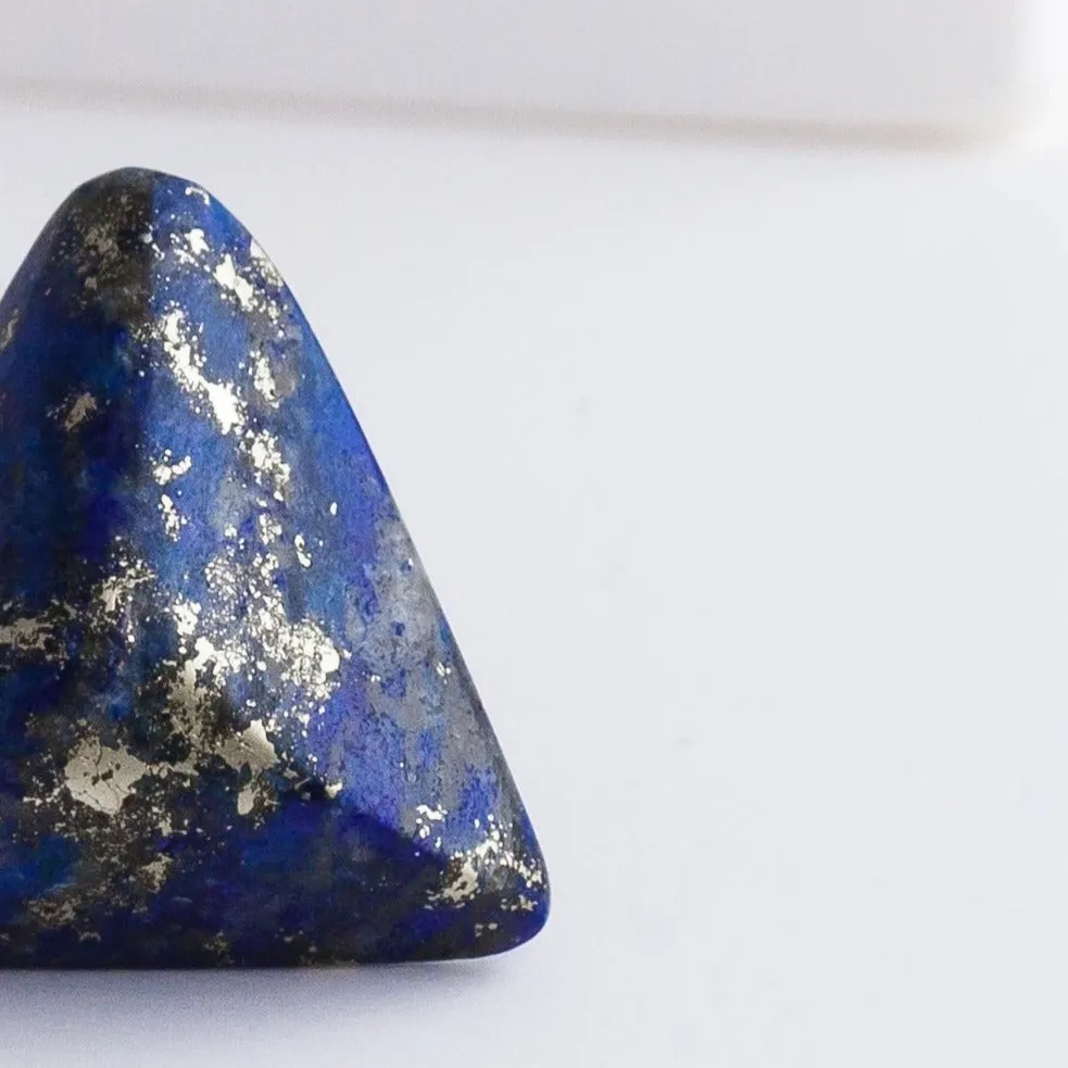 Rough stone lapis lazuli stud