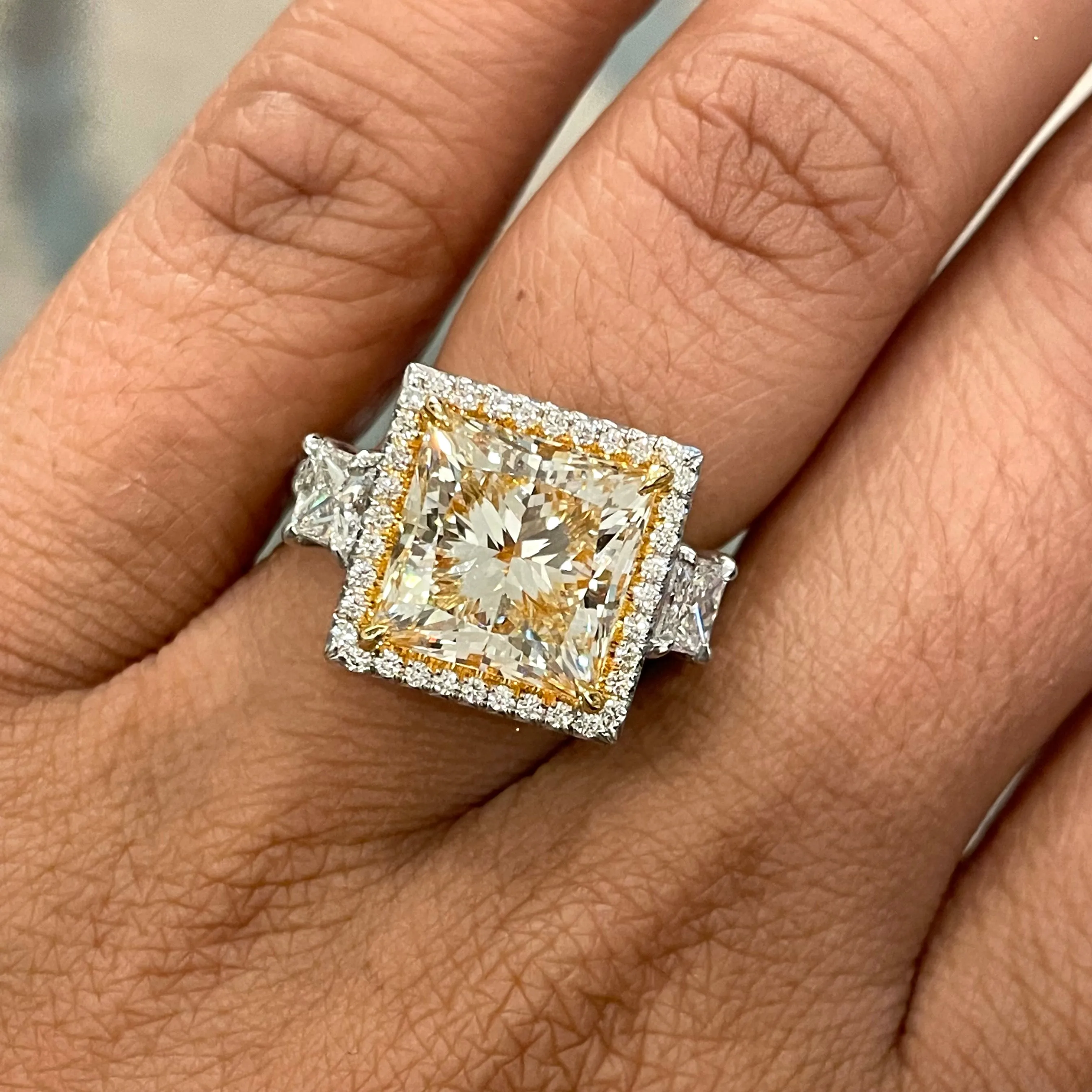 Sundance Engagement Ring (7.02 ct Princess Cut Light Yellow VS Diamond)