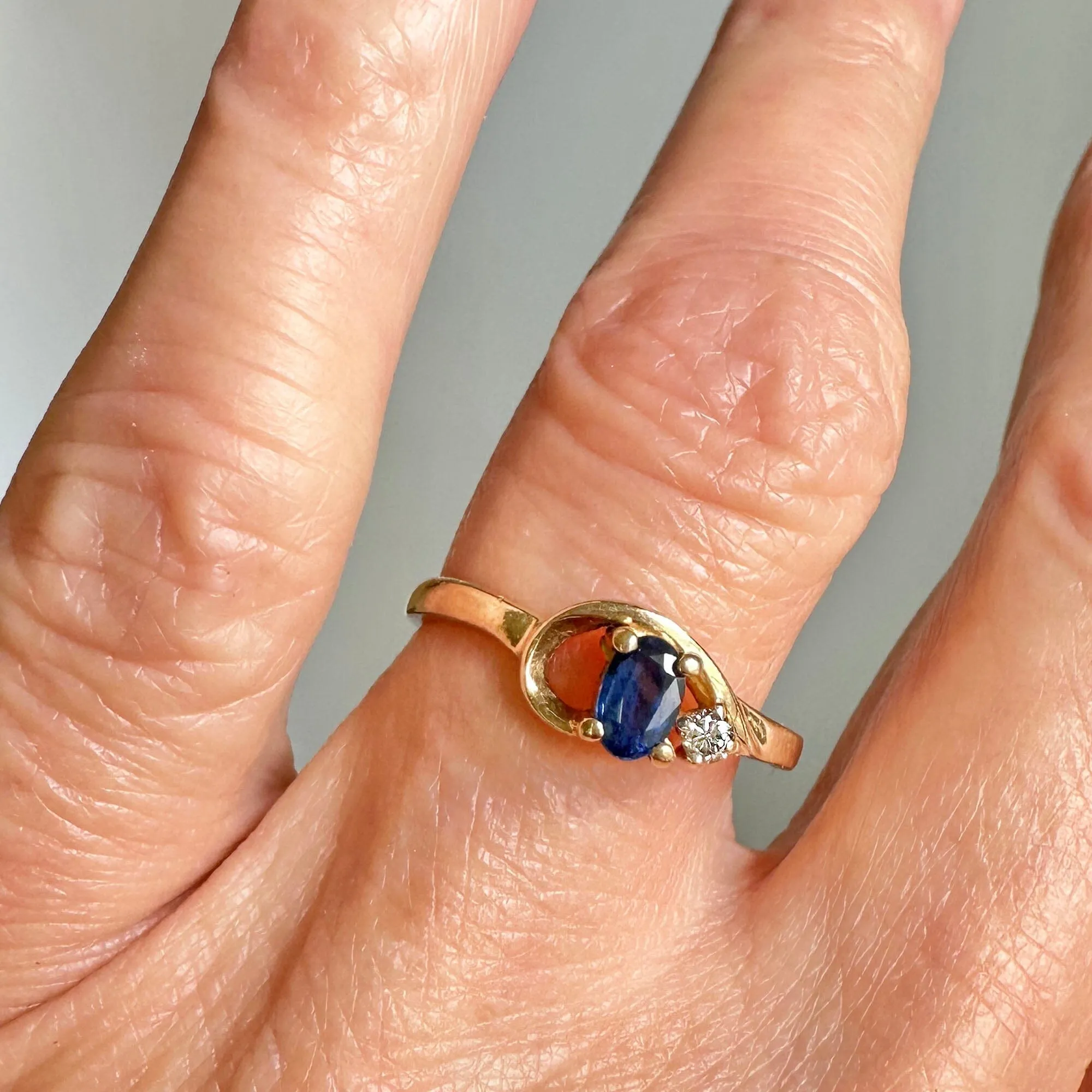 Vintage 14K Gold Diamond Blue Sapphire Ring