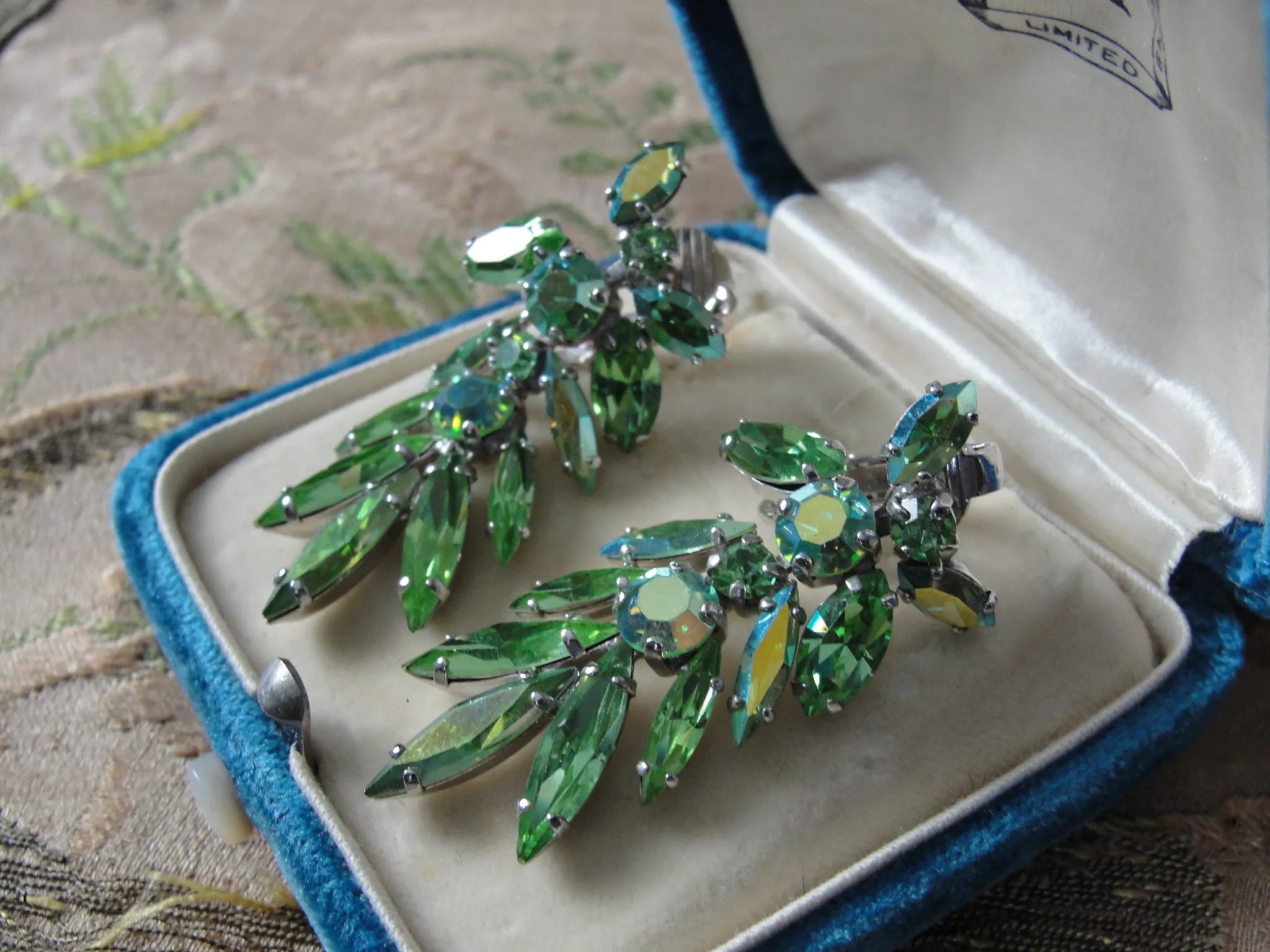 Vintage SHERMAN Signed PERIDOT Rhinestones Star Burst Brooch and Long DROP Earrings Set,Brilliant Rhinestones,Dazzling Swarovski Crystal,Collectible Jewelry