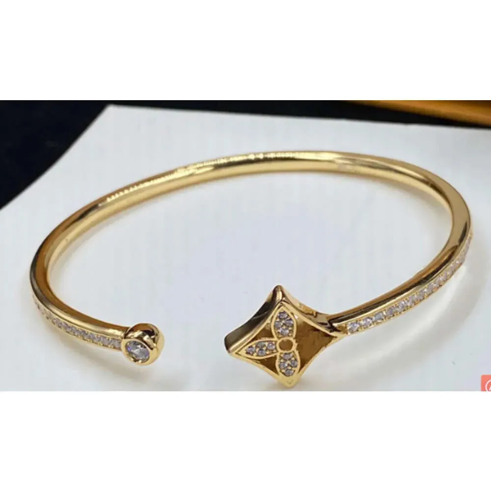 With BOX Quality designer bangles diamond stainless steel gold flower bracelet fashion jewelry women month girlfriends brand bracelets